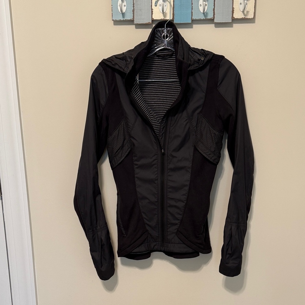 Lululemon Athletica Women’s Kanto Catch Me Run Black Glyde Rulu Jacket / Size 2